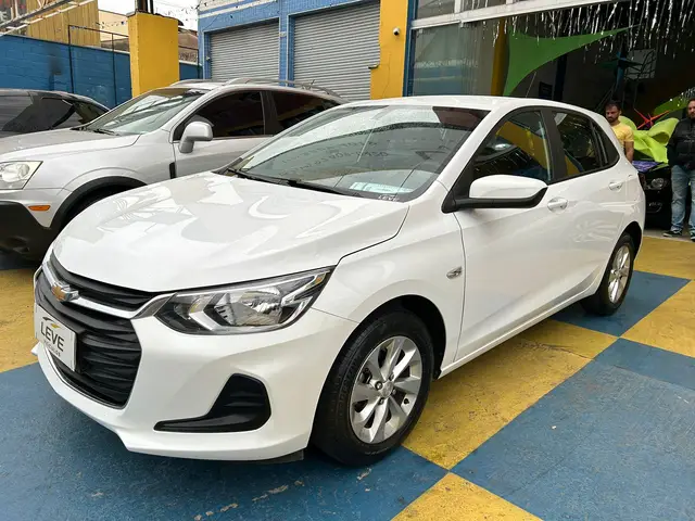 Carro Chevrolet Onix 2023 LT 1.0