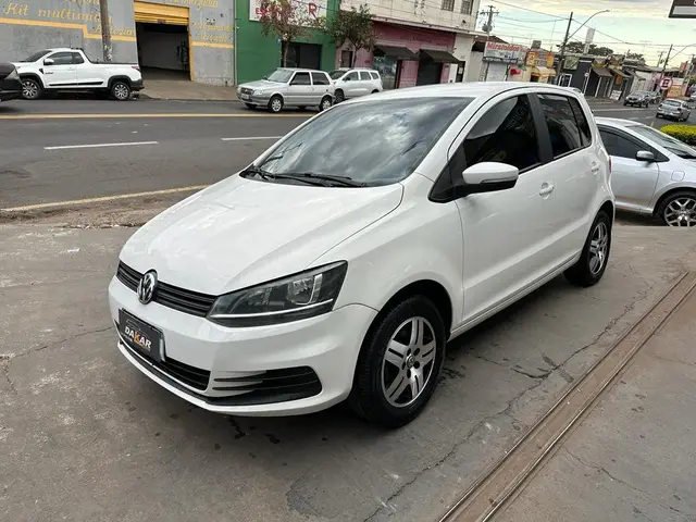 Carro Volkswagen Fox 2015 Trendline 1.0 TEC (Flex)