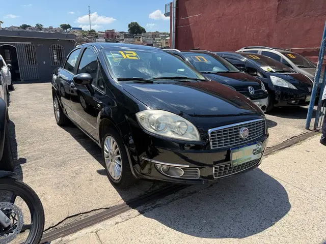 Carro Fiat Linea 2012 Essence 1.8 16V (Flex)