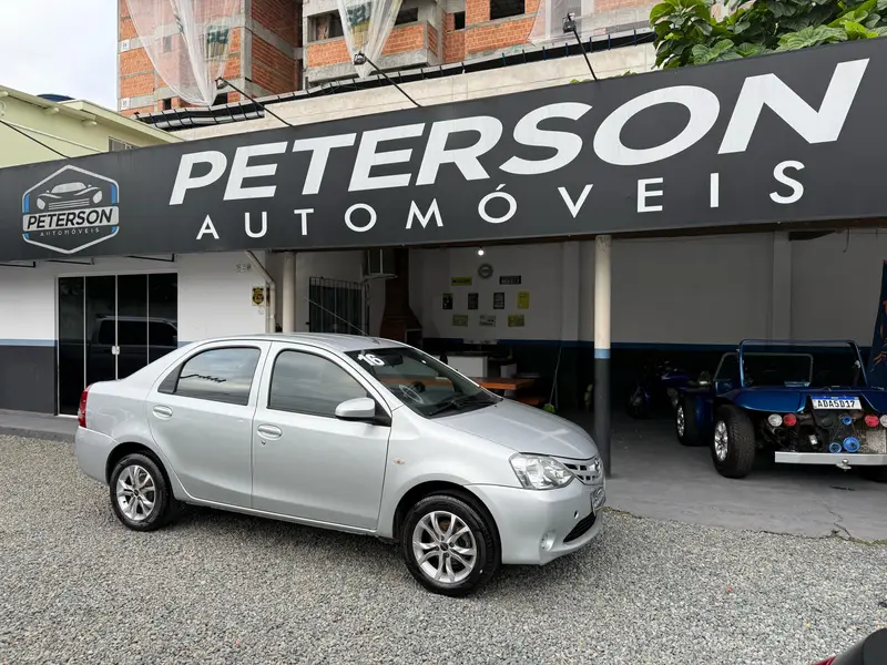 Toyota Etios Sedan X 1.5 (Flex)