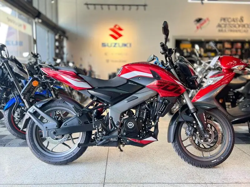 Bajaj DOMINAR 200
