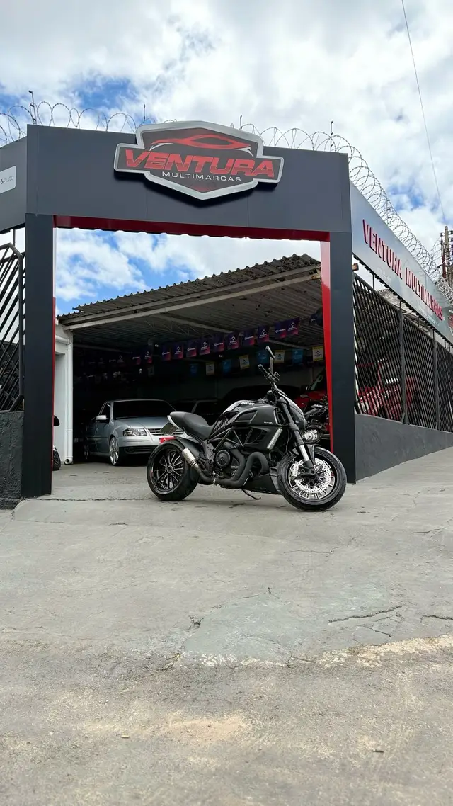 Carro Ducati Diavel 2013 1198