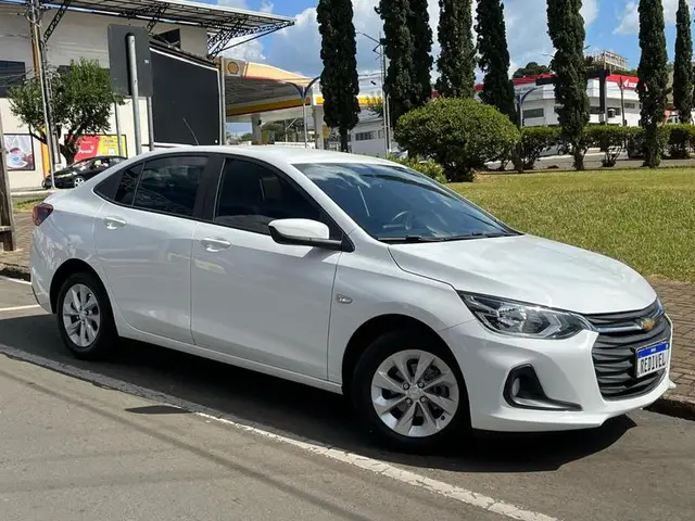 Carro Chevrolet Onix Plus 2020 1.0 LT (Flex)