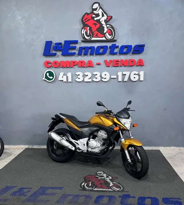 Carro Honda CB 300R 2011 Standard
