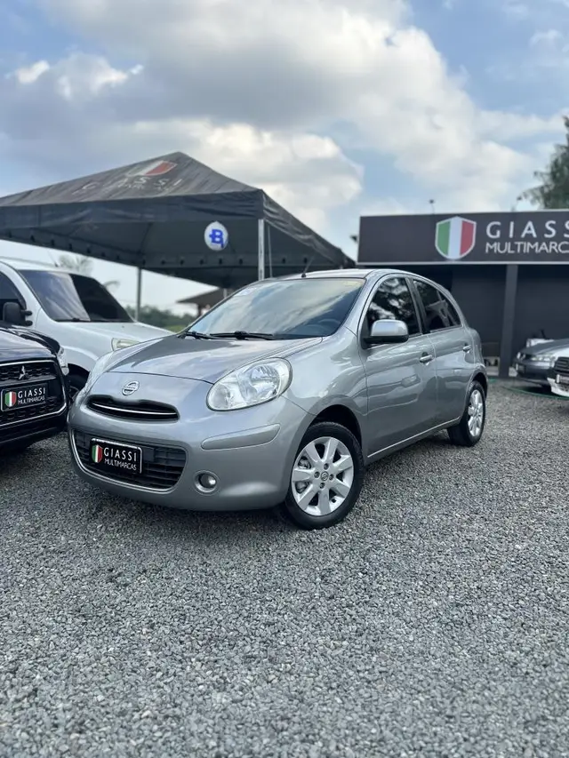Carro Nissan March 2014 1.6 16V SV (Flex)