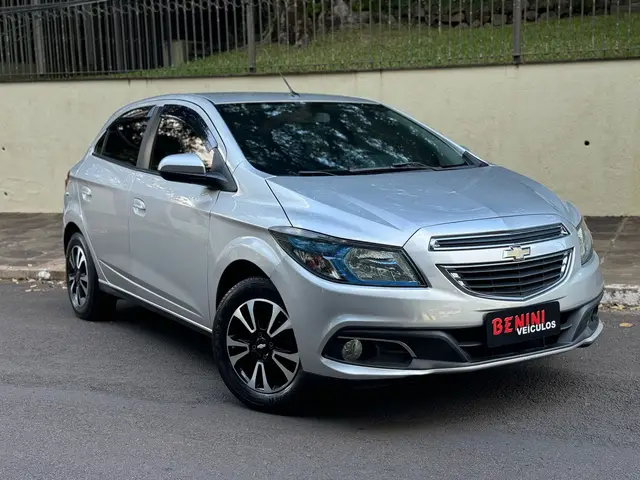 Carro Chevrolet Onix 2014 HATCH LTZ 1.4 8V FlexPower 5p Mec.