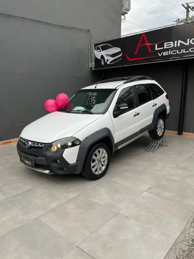 Carro Fiat Weekend 2015 Adventure Locker 1.8 8V Dualogic (Flex)