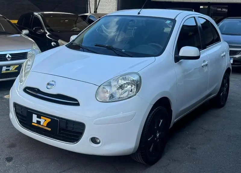 Nissan March 1.6 16V SV (Flex)