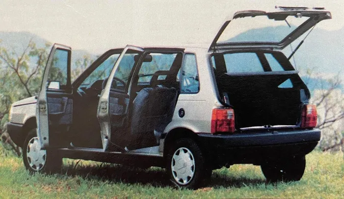 Icônico modelo da Fiat lançado em 1984 e teve versão quatro portas só na década de 1990