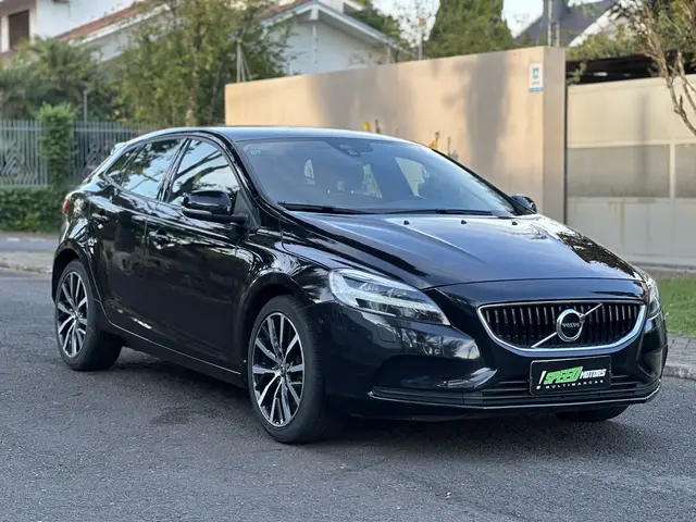 Carro Volvo V40 Momentum 2018 V40 2.0 T4 Momentum