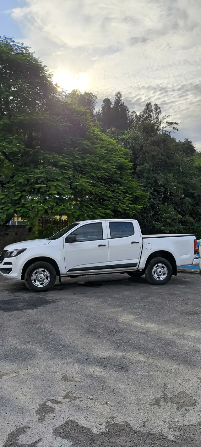 Carro Chevrolet S10 Cabine Simples 2017 S10 2.8 CTDi Chassi Cabine LS 4WD