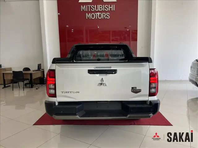 Carro Mitsubishi Triton 2026 Katana