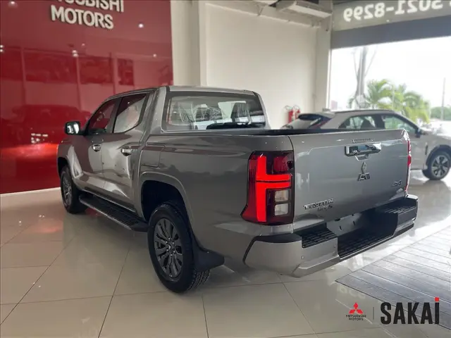 Carro Mitsubishi Triton 2026 HPE-S