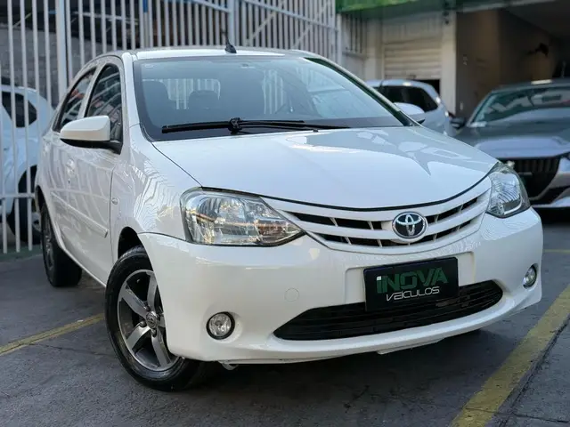 Carro Toyota Etios Sedan 2017 X 1.5 (Aut) (Flex)