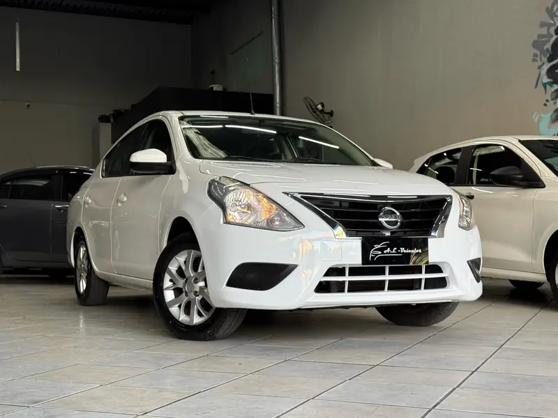 Nissan Versa 1.6 16V SV (Flex)