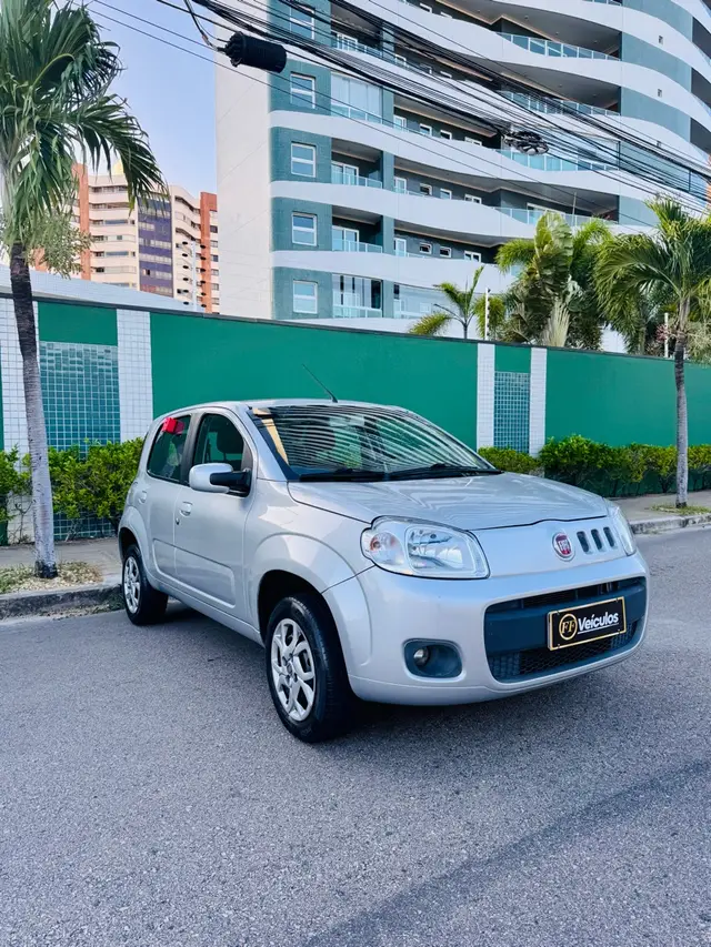 Carro Fiat Uno 2014 Vivace College 1.0 8V (Flex) 4p