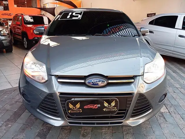Carro Ford Focus Hatch 2015 SE 2.0 16V PowerShift