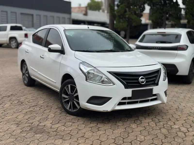 Nissan Versa 1.6 16V Unique CVT (Flex)