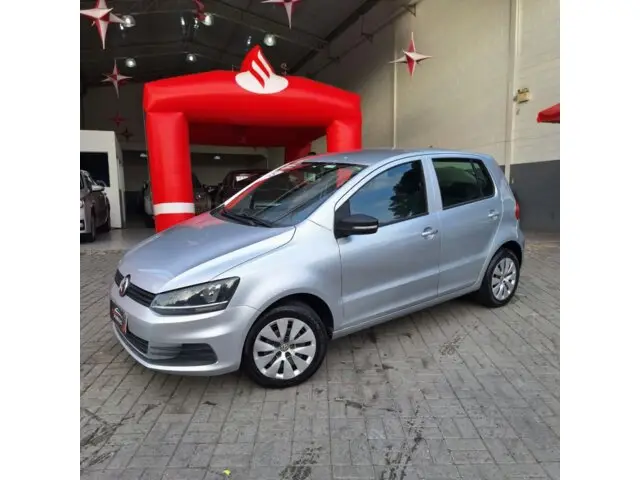 Carro Volkswagen Fox 2015 Trendline 1.0 TEC (Flex)
