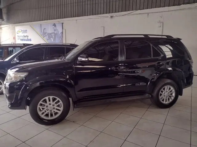 Carro Toyota SW4 2015 SR 4x2 2.7/ 2.7 Flex 16V Aut.