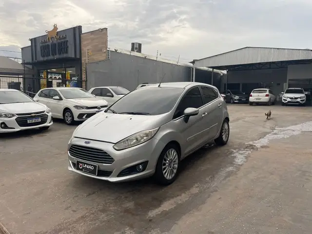 Carro Ford Fiesta Hatch 2014 Titanium Powershift 1.6 (Flex)