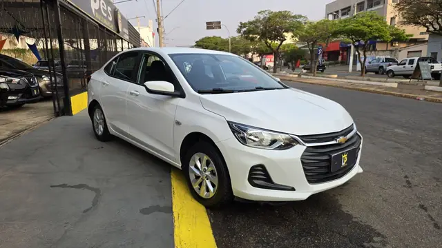 Carro Chevrolet Onix Plus 2023 LT 1.0