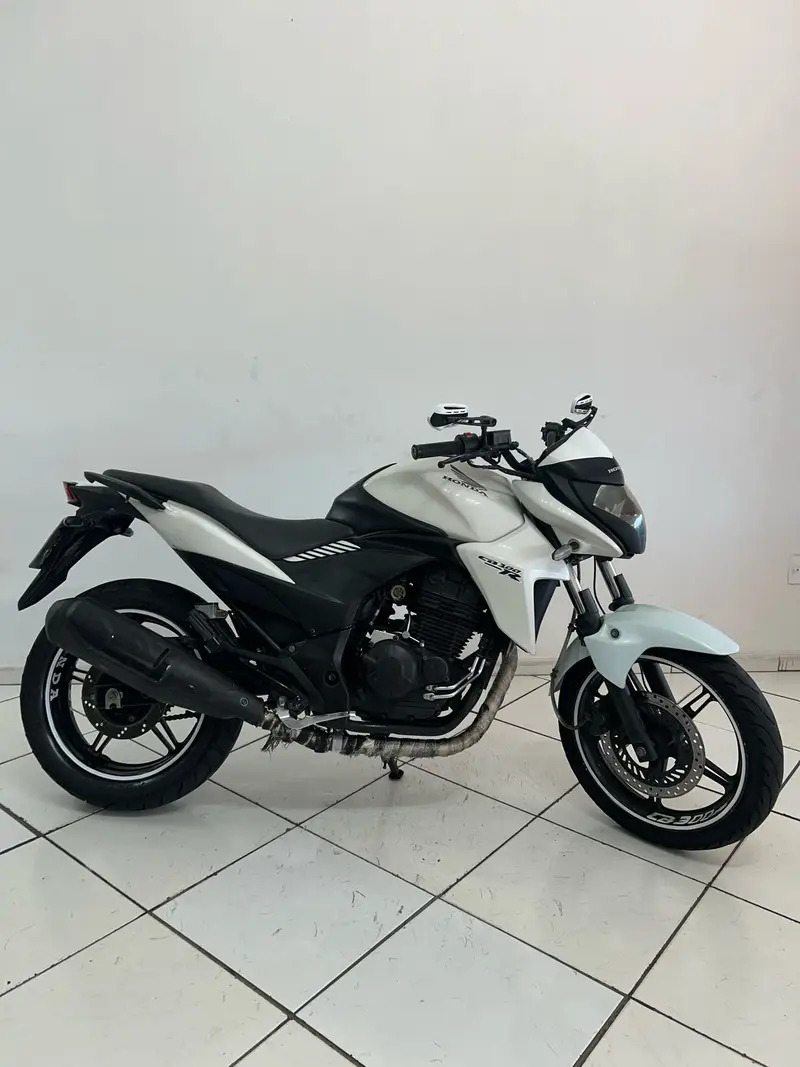 Honda CB 300R Repsol