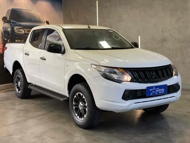 Carro Mitsubishi L200 Triton Sport 2022 GL 2.4 DID-H 4x4 (Aut)