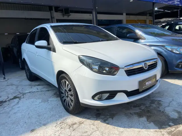 Carro Fiat Grand Siena 2016 Essence 1.6 16V (Flex)
