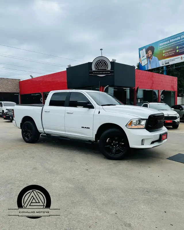 Carro RAM Classic 2023 Laramie 5.7