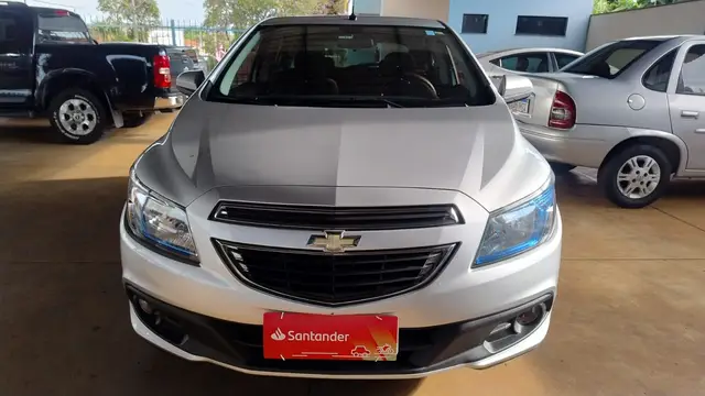 Carro Chevrolet Onix 2013 1.4 LT SPE/4