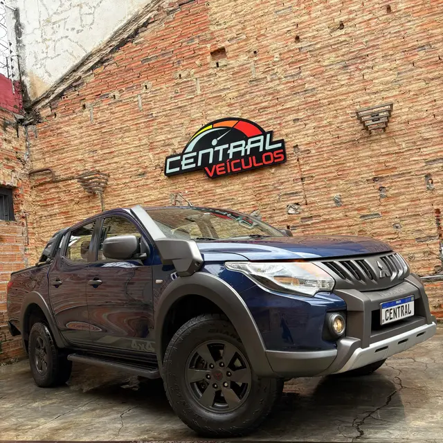Carro Mitsubishi L200 Triton Savana 2022 Savana 2.4 Turbo 4X4 (Aut)