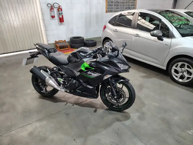Carro Kawasaki Ninja 2023 400