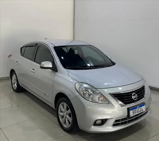 Carro Nissan Versa 2013 1.6 16V SL (Flex)