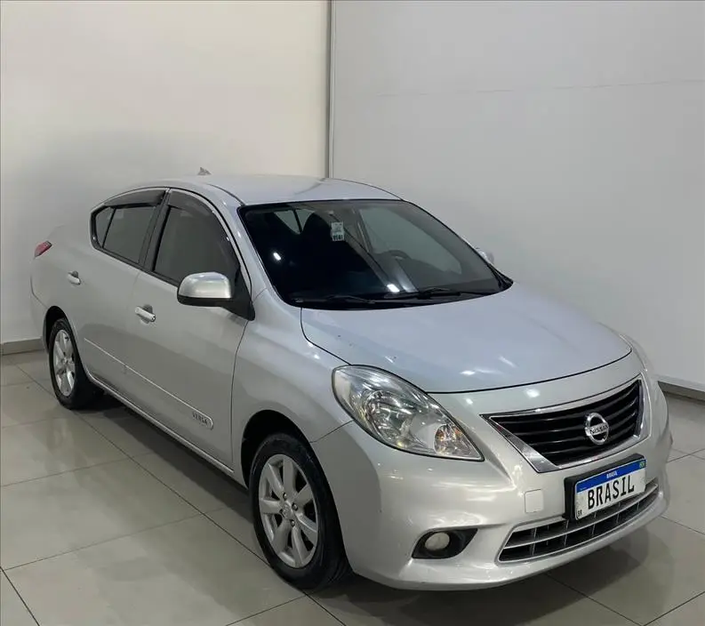 Nissan Versa 1.6 16V SL (Flex)
