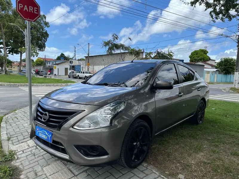 Nissan Versa 1.6 16V SV (Flex)