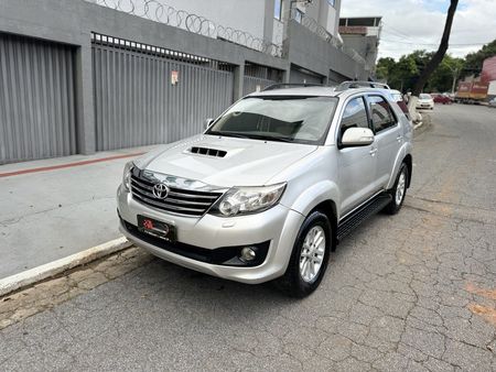 Hilux SW4 SRV 3.0 4X4(5 lugares)