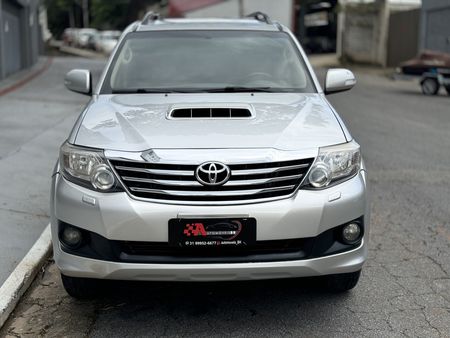 Hilux SW4 SRV 3.0 4X4(5 lugares)