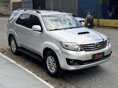 Hilux SW4 SRV 3.0 4X4(5 lugares)