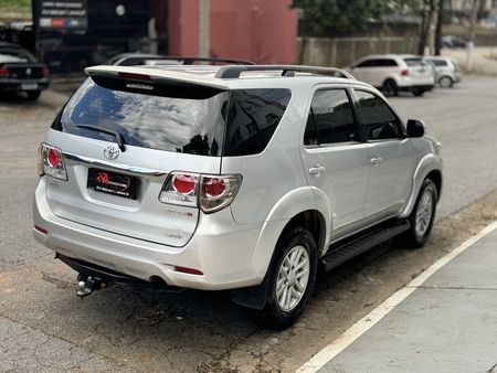 Hilux SW4 SRV 3.0 4X4(5 lugares)