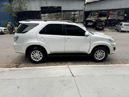 Hilux SW4 SRV 3.0 4X4(5 lugares)