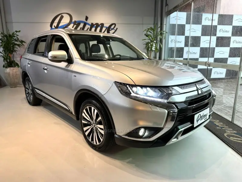 Mitsubishi Outlander 3.0 HPE-S 4WD CVT