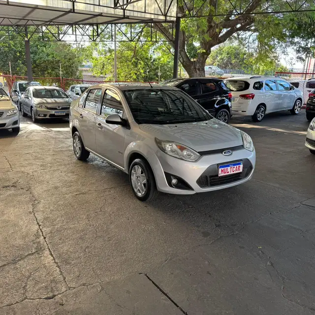 Carro Ford Fiesta Sedan 2014 SE 1.0 RoCam (Flex)