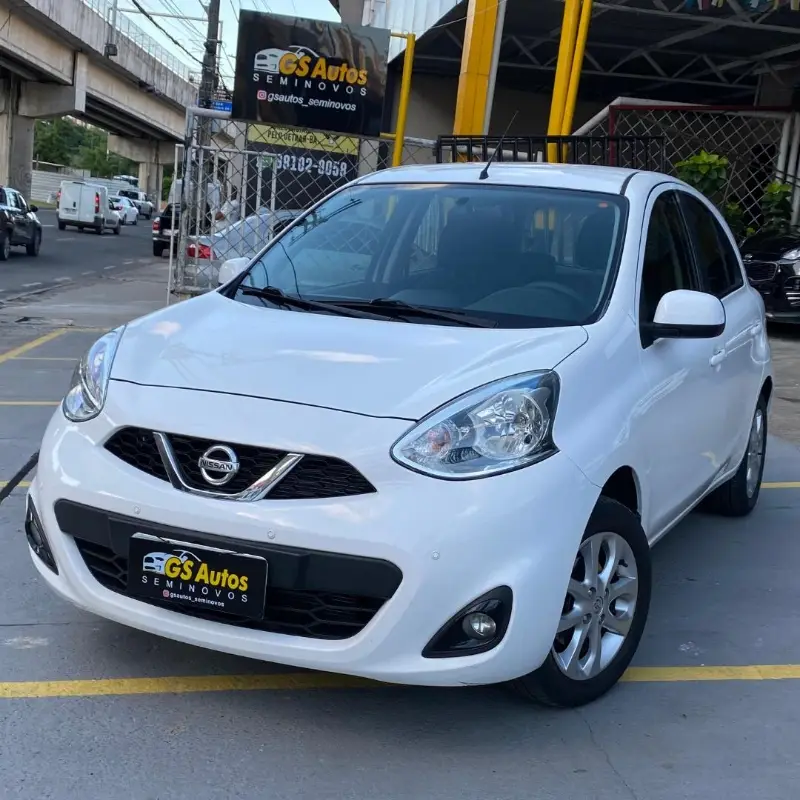 Nissan March 1.6 16V SV (Flex)