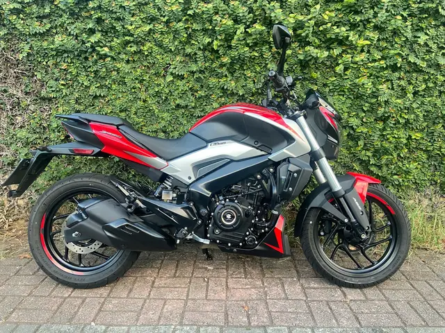 Carro Bajaj Dominar 250 2025 250