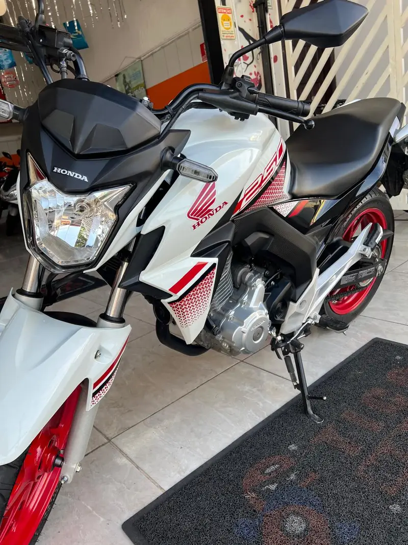 Honda CB 250F Twister (CBS)