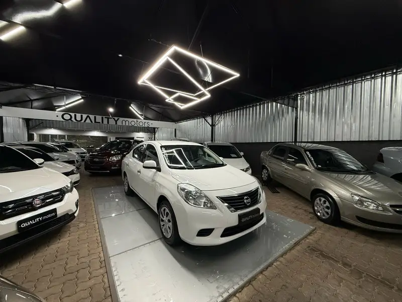 Nissan Versa 1.6 16V SV (Flex)