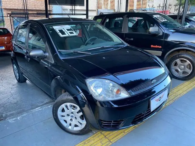 Carro Ford Fiesta Hatch 2006 1.0