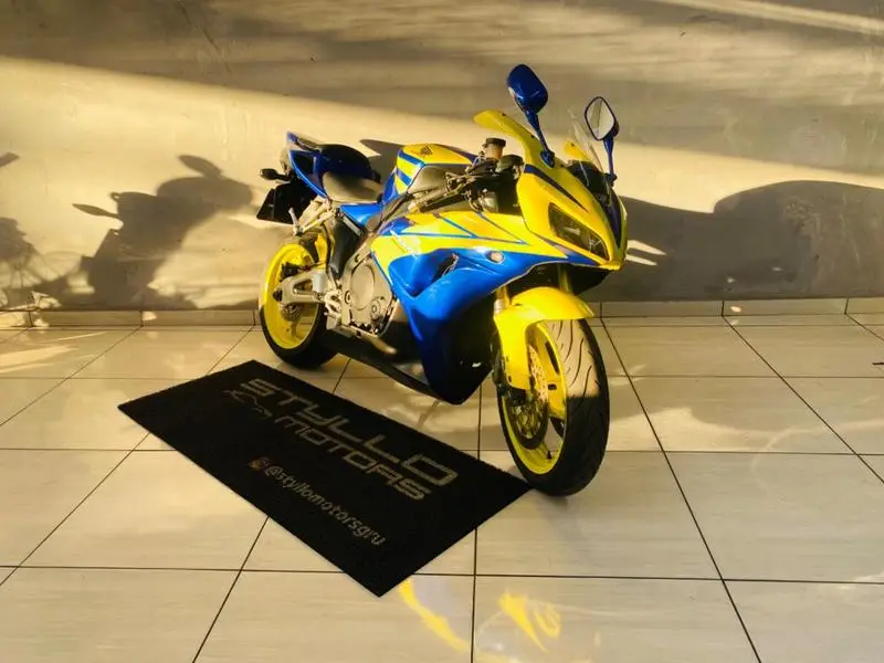 Honda Fireblade (Standard)