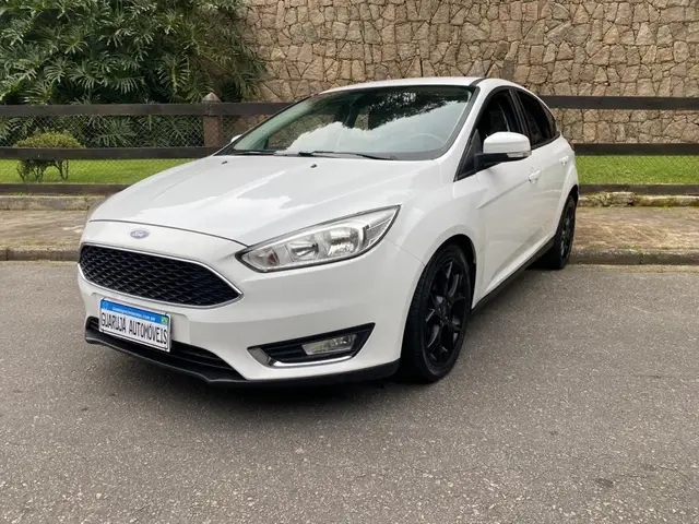 Carro Ford Focus Hatch 2016 SE Plus 2.0 PowerShift